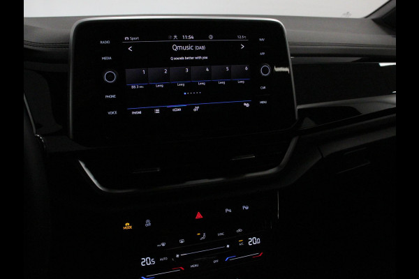 Volkswagen T-Roc 1.5 TSI 150pk Automaat R-Line | DEMO ! | Digitale Cockpit Climate Control Camera Navigatie Apple Carplay/Android Auto Lichtmetalen Velgen Parkeer sensoren Dab Led Adaptive Cruise Control