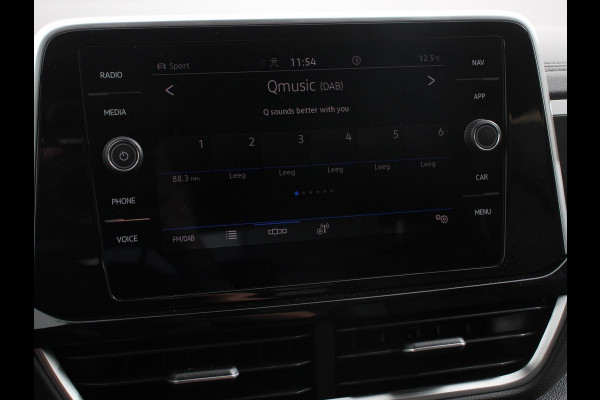 Volkswagen T-Roc 1.5 TSI 150pk Automaat R-Line | DEMO ! | Digitale Cockpit Climate Control Camera Navigatie Apple Carplay/Android Auto Lichtmetalen Velgen Parkeer sensoren Dab Led Adaptive Cruise Control