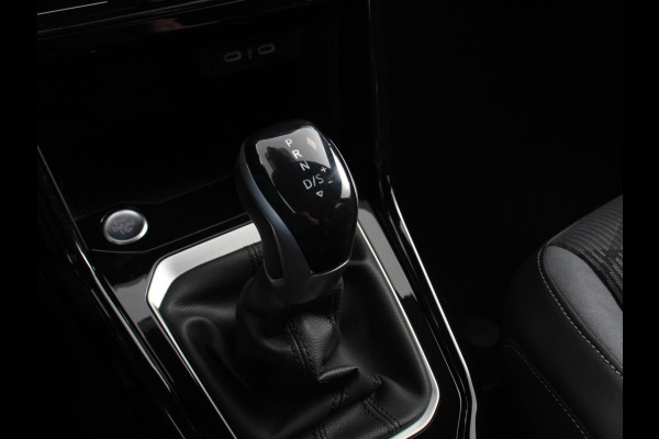Volkswagen T-Roc 1.5 TSI 150pk Automaat R-Line | DEMO ! | Digitale Cockpit Climate Control Camera Navigatie Apple Carplay/Android Auto Lichtmetalen Velgen Parkeer sensoren Dab Led Adaptive Cruise Control