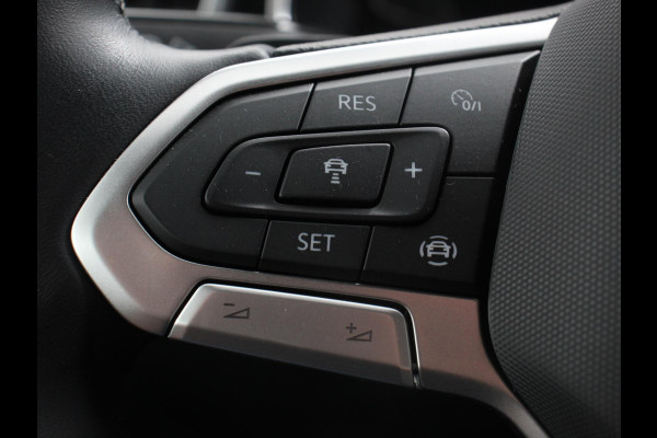 Volkswagen T-Roc 1.5 TSI 150pk Automaat R-Line | DEMO ! | Digitale Cockpit Climate Control Camera Navigatie Apple Carplay/Android Auto Lichtmetalen Velgen Parkeer sensoren Dab Led Adaptive Cruise Control