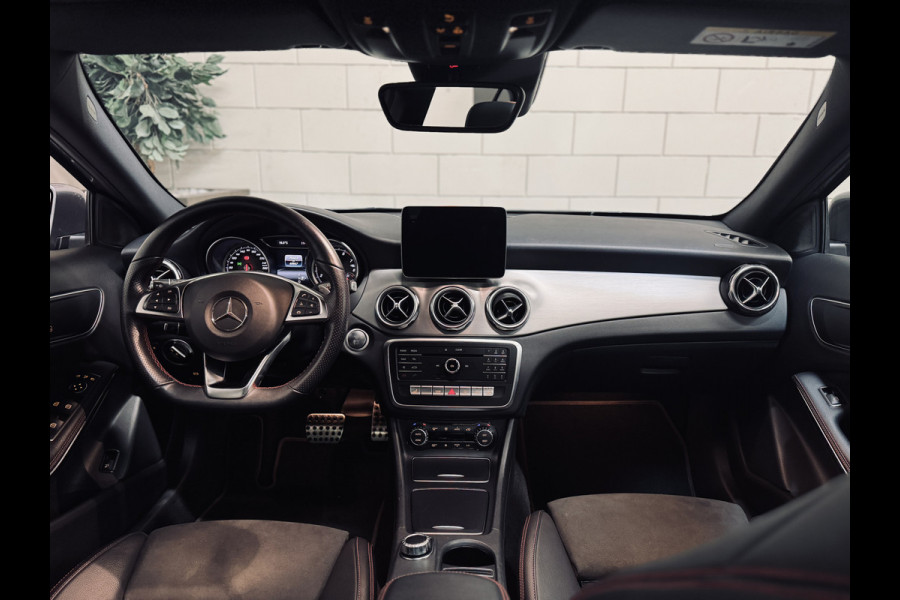 Mercedes-Benz GLA 180 AMG Line | Panorama | NAP | BTW