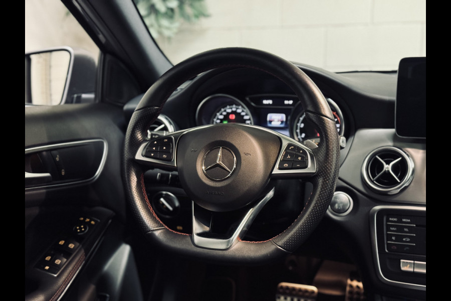 Mercedes-Benz GLA 180 AMG Line | Panorama | NAP | BTW