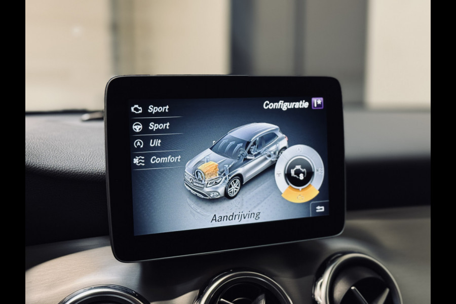 Mercedes-Benz GLA 180 AMG Line | Panorama | NAP | BTW