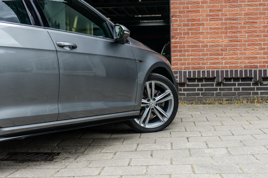 Volkswagen Golf 1.5 TSI R-Line Pano / Camera / ACC