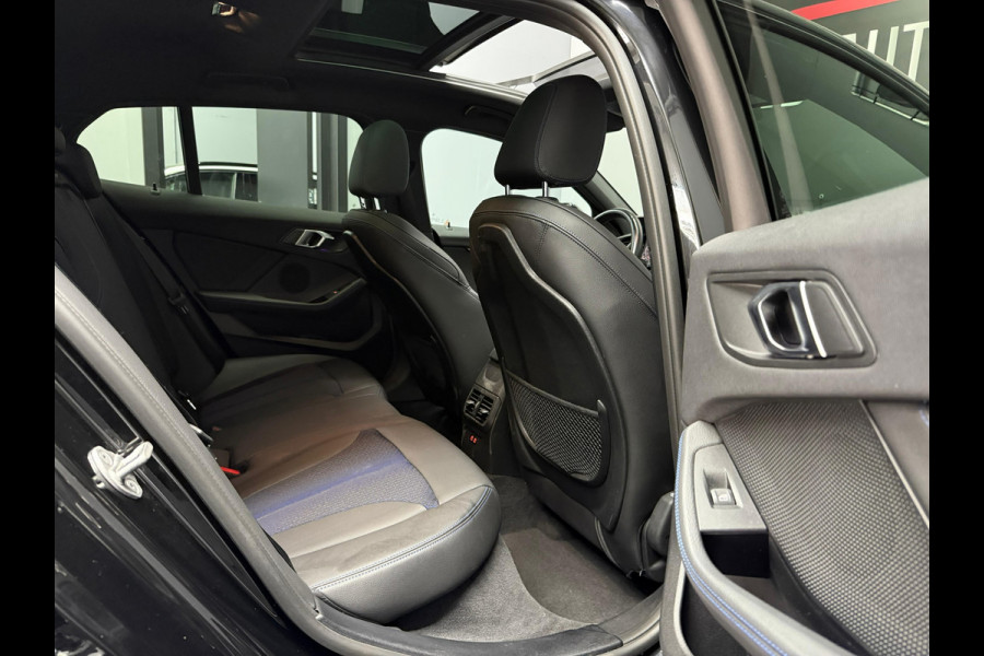 BMW 1-serie 120i M-pakket 2023