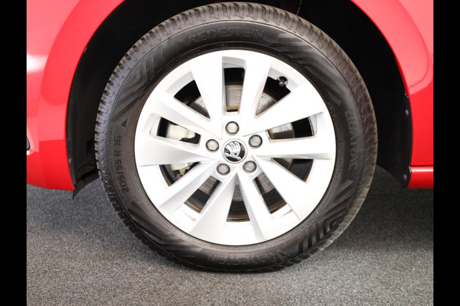 Škoda SCALA 1.0 TSI Ambition 110 PK | Verlengde garantie | Navigatie via App | Parkeersensoren | Privacy glas |