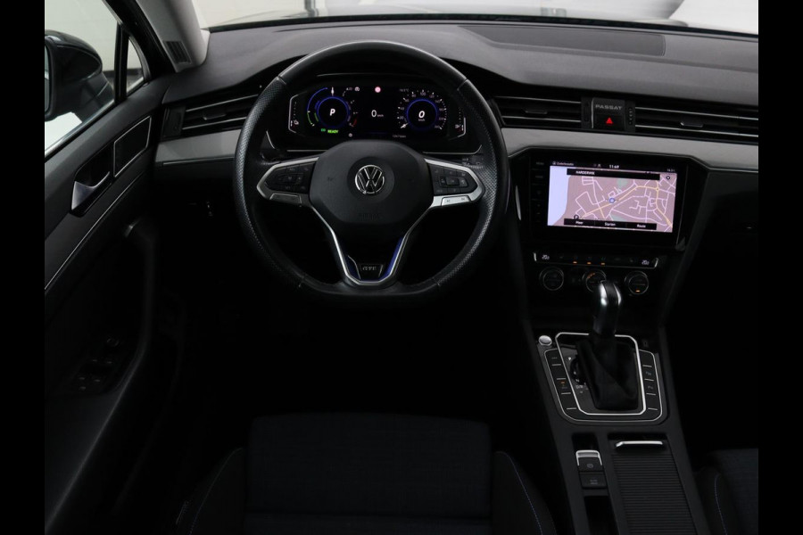 Volkswagen Passat 1.4 TSI PHEV GTE | Trekhaak | Stoelverwarming | Massage | Adaptive cruise | Carplay | Camera | Navigatie | Matrix LED | Virtual Cockpit