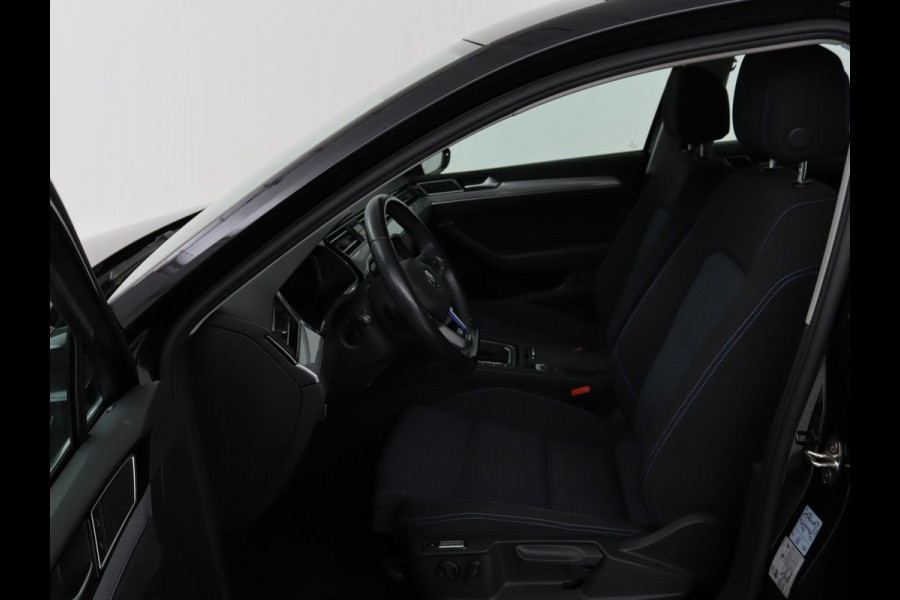 Volkswagen Passat 1.4 TSI PHEV GTE | Trekhaak | Stoelverwarming | Massage | Adaptive cruise | Carplay | Camera | Navigatie | Matrix LED | Virtual Cockpit