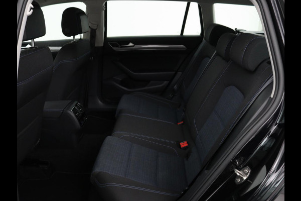 Volkswagen Passat 1.4 TSI PHEV GTE | Trekhaak | Stoelverwarming | Massage | Adaptive cruise | Carplay | Camera | Navigatie | Matrix LED | Virtual Cockpit