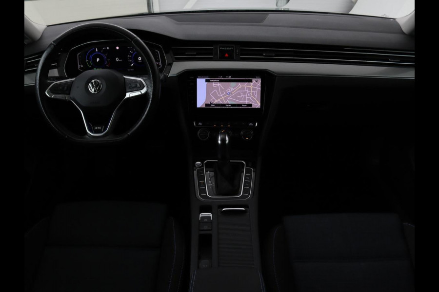 Volkswagen Passat 1.4 TSI PHEV GTE | Trekhaak | Stoelverwarming | Massage | Adaptive cruise | Carplay | Camera | Navigatie | Matrix LED | Virtual Cockpit