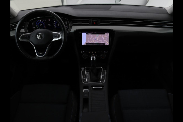 Volkswagen Passat 1.4 TSI PHEV GTE | Trekhaak | Stoelverwarming | Massage | Adaptive cruise | Carplay | Camera | Navigatie | Matrix LED | Virtual Cockpit