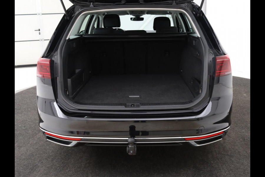 Volkswagen Passat 1.4 TSI PHEV GTE | Trekhaak | Stoelverwarming | Massage | Adaptive cruise | Carplay | Camera | Navigatie | Matrix LED | Virtual Cockpit