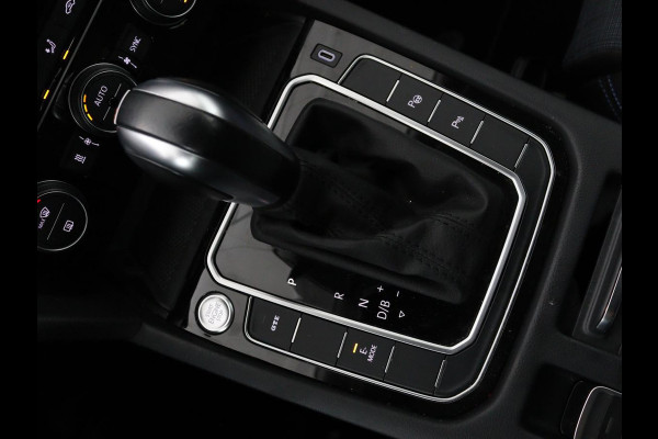 Volkswagen Passat 1.4 TSI PHEV GTE | Trekhaak | Stoelverwarming | Massage | Adaptive cruise | Carplay | Camera | Navigatie | Matrix LED | Virtual Cockpit