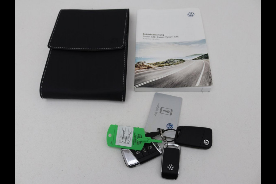 Volkswagen Passat 1.4 TSI PHEV GTE | Trekhaak | Stoelverwarming | Massage | Adaptive cruise | Carplay | Camera | Navigatie | Matrix LED | Virtual Cockpit
