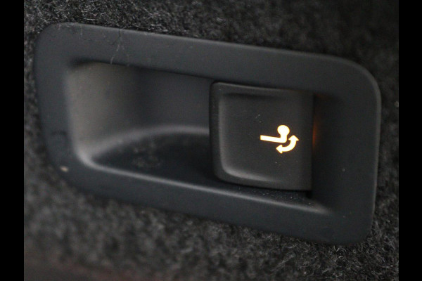 Volkswagen Passat 1.4 TSI PHEV GTE | Trekhaak | Stoelverwarming | Massage | Adaptive cruise | Carplay | Camera | Navigatie | Matrix LED | Virtual Cockpit