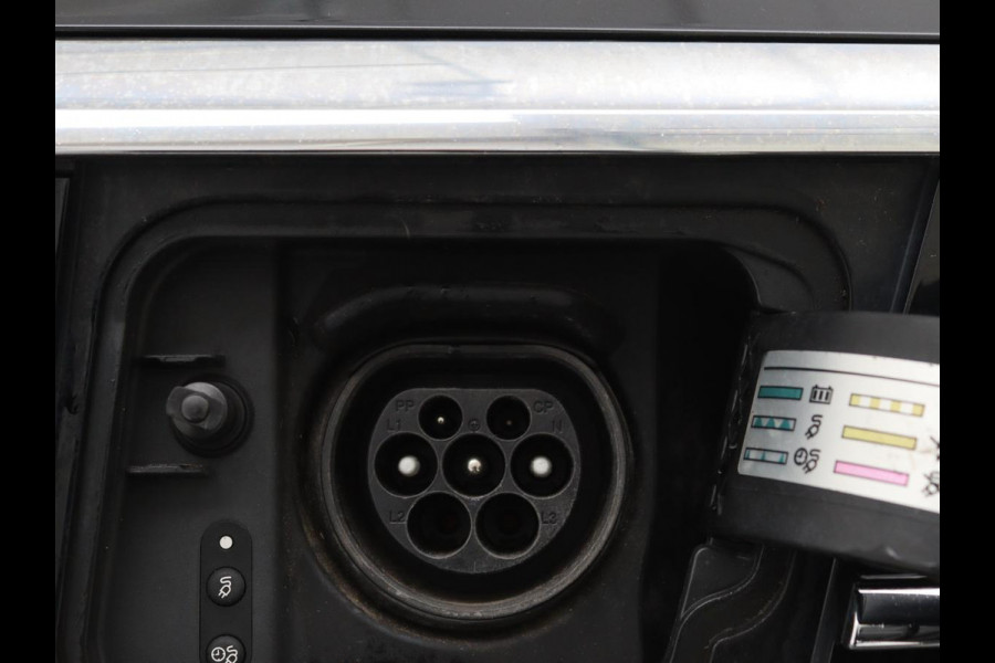 Volkswagen Passat 1.4 TSI PHEV GTE | Trekhaak | Stoelverwarming | Massage | Adaptive cruise | Carplay | Camera | Navigatie | Matrix LED | Virtual Cockpit