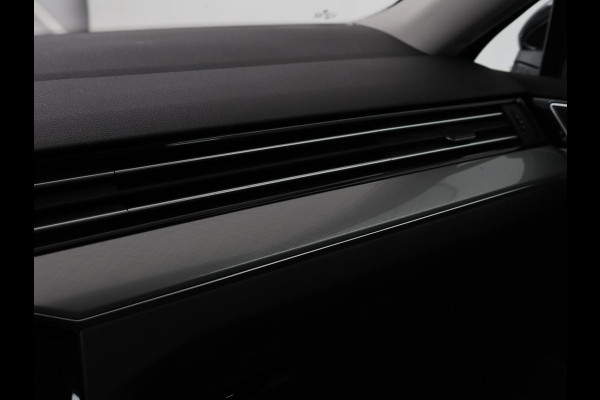 Volkswagen Passat 1.4 TSI PHEV GTE | Trekhaak | Stoelverwarming | Massage | Adaptive cruise | Carplay | Camera | Navigatie | Matrix LED | Virtual Cockpit