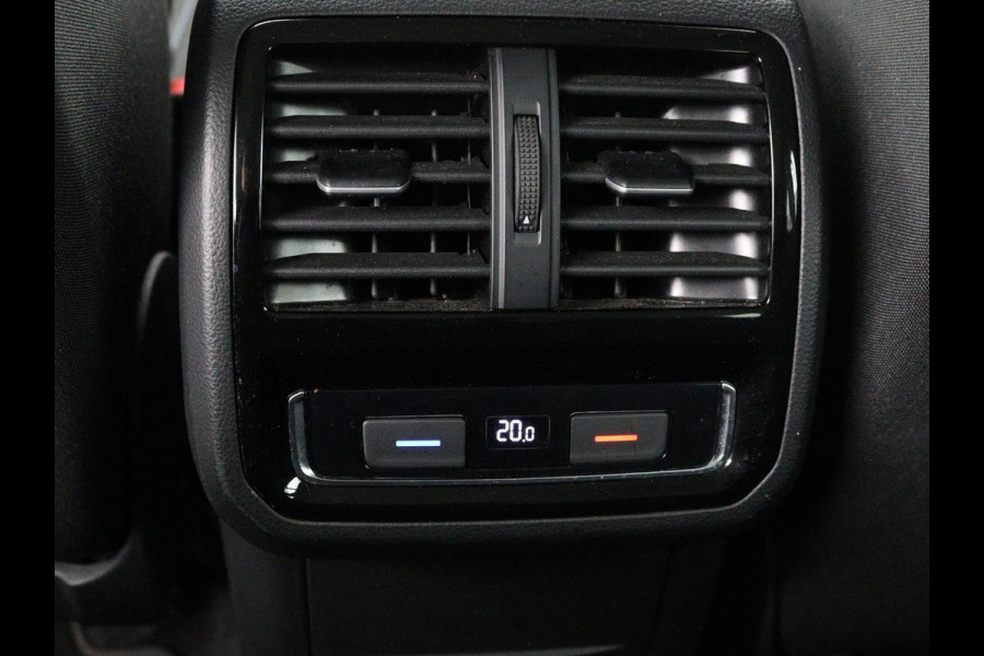 Volkswagen Passat 1.4 TSI PHEV GTE | Trekhaak | Stoelverwarming | Massage | Adaptive cruise | Carplay | Camera | Navigatie | Matrix LED | Virtual Cockpit