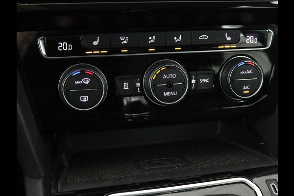 Volkswagen Passat 1.4 TSI PHEV GTE | Trekhaak | Stoelverwarming | Massage | Adaptive cruise | Carplay | Camera | Navigatie | Matrix LED | Virtual Cockpit