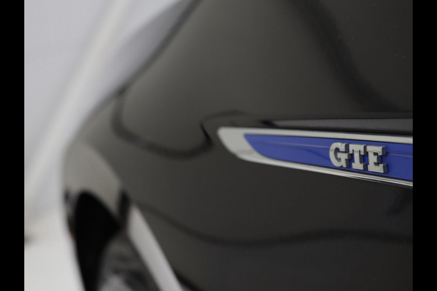 Volkswagen Passat 1.4 TSI PHEV GTE | Trekhaak | Stoelverwarming | Massage | Adaptive cruise | Carplay | Camera | Navigatie | Matrix LED | Virtual Cockpit