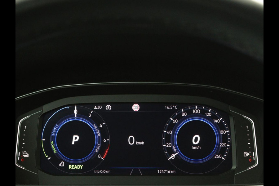 Volkswagen Passat 1.4 TSI PHEV GTE | Trekhaak | Stoelverwarming | Massage | Adaptive cruise | Carplay | Camera | Navigatie | Matrix LED | Virtual Cockpit