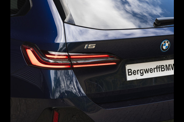BMW i5 Touring eDrive40 M-Sport Pro - Pano - Onderstel Prof - Stoelventilatie