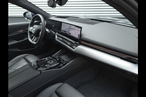 BMW i5 Touring eDrive40 M-Sport Pro - Pano - Onderstel Prof - Stoelventilatie