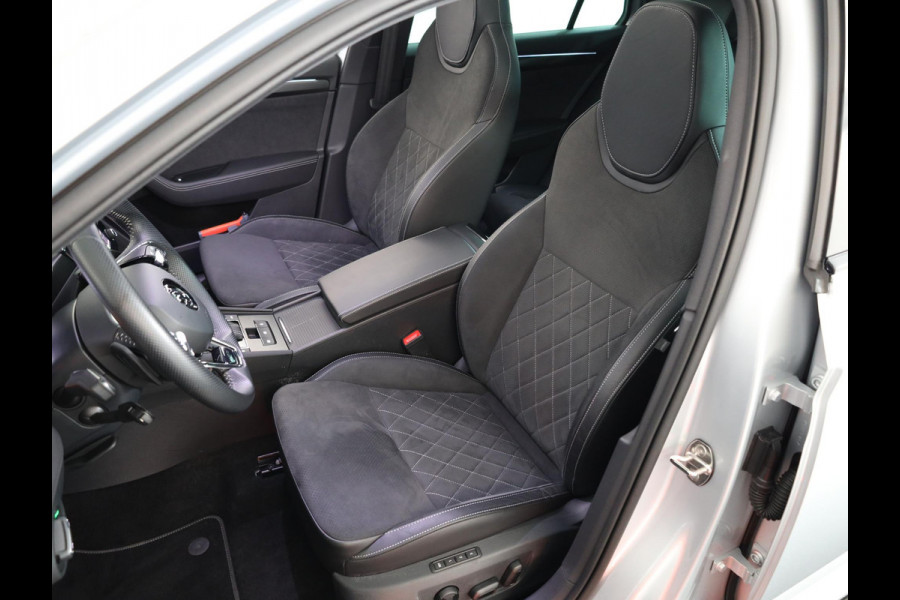 Škoda Superb Combi 1.4 TSI iV Sportline Business 218 pk | Verlengde garantie | Navigatie | Panoramadak | Parkeersensoren | Achteruitrijcamera | Stoelverwarming v/a |
