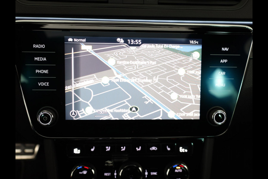 Škoda Superb Combi 1.4 TSI iV Sportline Business 218 pk | Verlengde garantie | Navigatie | Panoramadak | Parkeersensoren | Achteruitrijcamera | Stoelverwarming v/a |