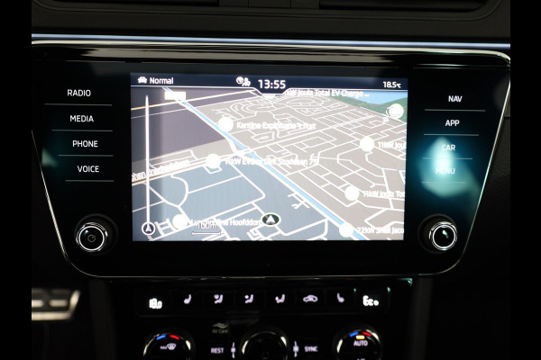 Škoda Superb Combi 1.4 TSI iV Sportline Business 218 pk | Verlengde garantie | Navigatie | Panoramadak | Parkeersensoren | Achteruitrijcamera | Stoelverwarming v/a |