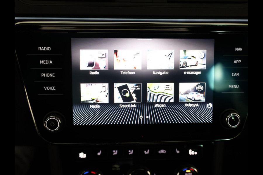 Škoda Superb Combi 1.4 TSI iV Sportline Business 218 pk | Verlengde garantie | Navigatie | Panoramadak | Parkeersensoren | Achteruitrijcamera | Stoelverwarming v/a |