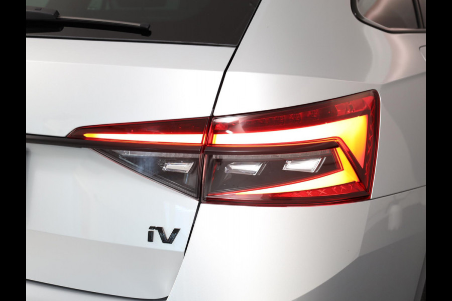 Škoda Superb Combi 1.4 TSI iV Sportline Business 218 pk | Verlengde garantie | Navigatie | Panoramadak | Parkeersensoren | Achteruitrijcamera | Stoelverwarming v/a |