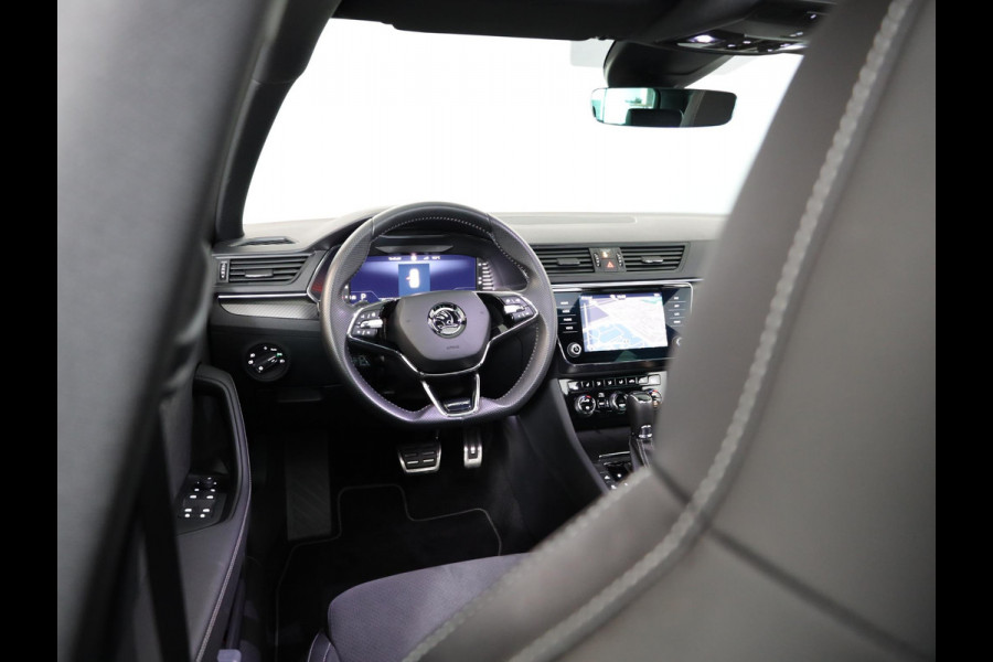 Škoda Superb Combi 1.4 TSI iV Sportline Business 218 pk | Verlengde garantie | Navigatie | Panoramadak | Parkeersensoren | Achteruitrijcamera | Stoelverwarming v/a |