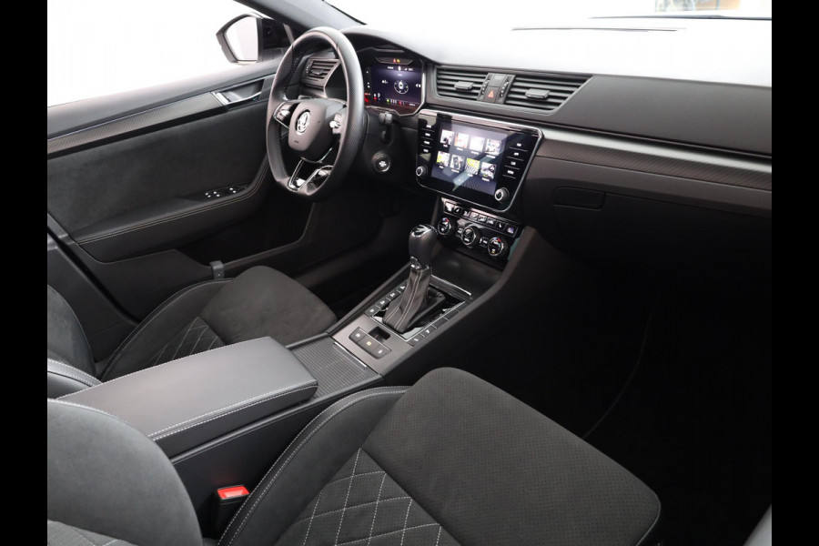 Škoda Superb Combi 1.4 TSI iV Sportline Business 218 pk | Verlengde garantie | Navigatie | Panoramadak | Parkeersensoren | Achteruitrijcamera | Stoelverwarming v/a |