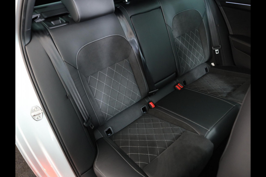 Škoda Superb Combi 1.4 TSI iV Sportline Business 218 pk | Verlengde garantie | Navigatie | Panoramadak | Parkeersensoren | Achteruitrijcamera | Stoelverwarming v/a |