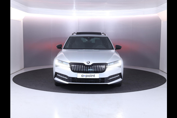 Škoda Superb Combi 1.4 TSI iV Sportline Business 218 pk | Verlengde garantie | Navigatie | Panoramadak | Parkeersensoren | Achteruitrijcamera | Stoelverwarming v/a |
