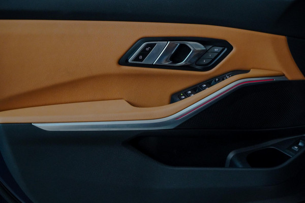 BMW 3 Serie Touring 320i High Executive M-sport |Pano|Memor|Head-Up|Trekhaak