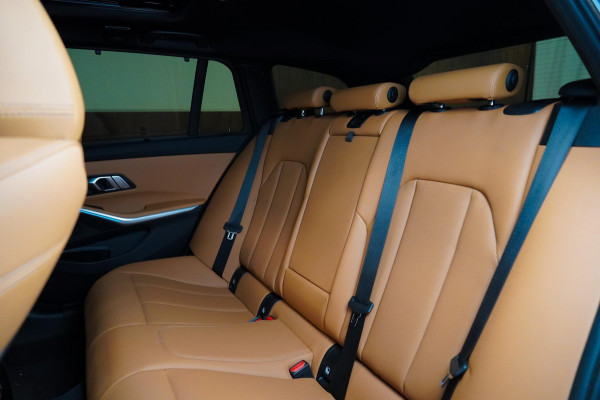 BMW 3 Serie Touring 320i High Executive M-sport |Pano|Memor|Head-Up|Trekhaak