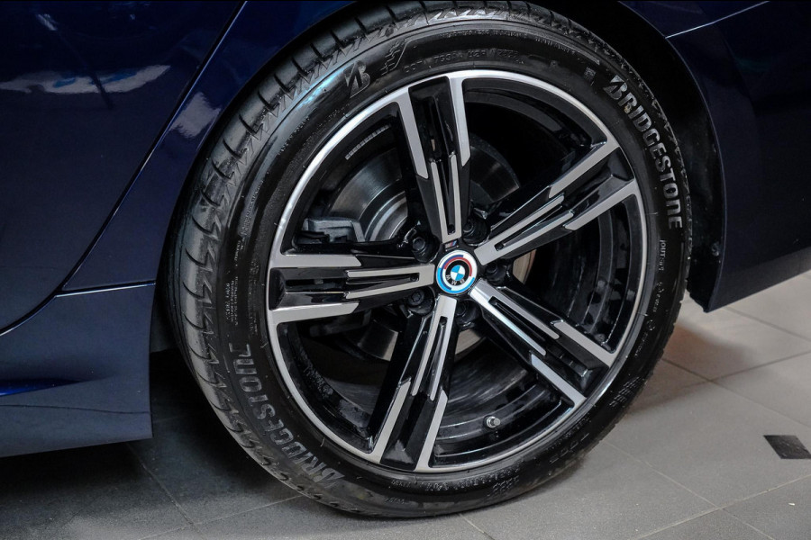 BMW 3 Serie Touring 320i High Executive M-sport |Pano|Memor|Head-Up|Trekhaak
