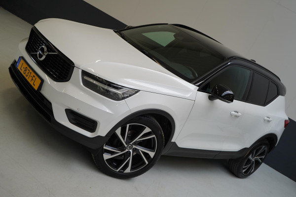 Volvo XC40 1.5 T3 163pk R-Design Automaat | Trekhaak | Navigatie | Camera | Apple Carplay | Two-Tone | 20"