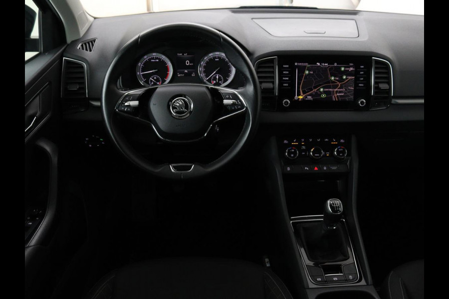 Škoda Karoq 1.0 TSI Business Edition | Panoramadak | Stoelverwarming | Trekhaak | Carplay | Navigatie | Climate control | Parkeerhulp | Cruise control