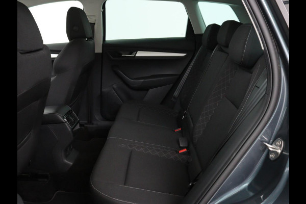Škoda Karoq 1.0 TSI Business Edition | Panoramadak | Stoelverwarming | Trekhaak | Carplay | Navigatie | Climate control | Parkeerhulp | Cruise control
