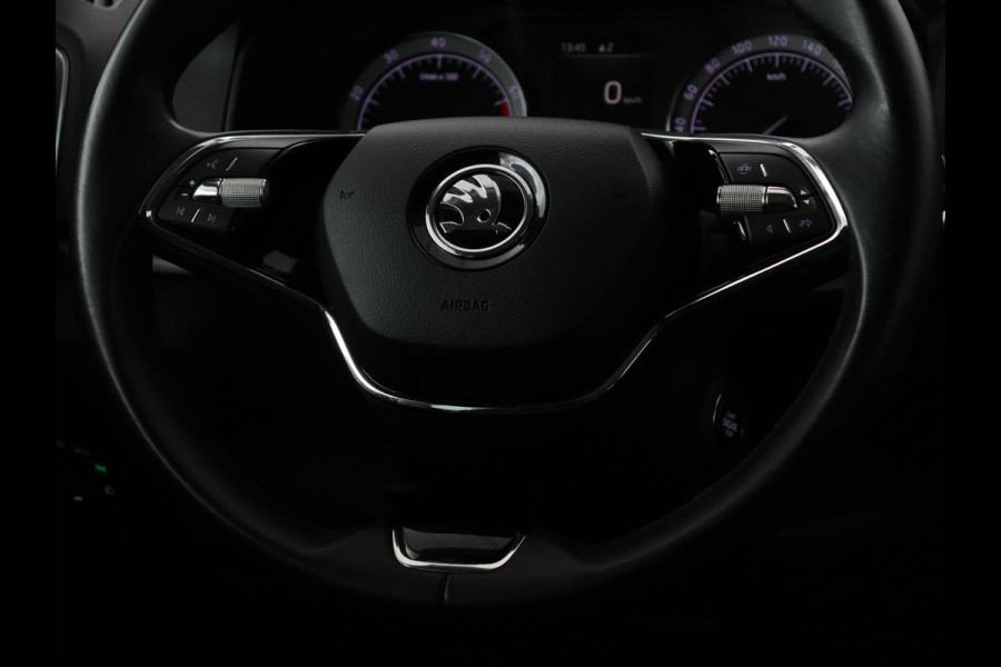 Škoda Karoq 1.0 TSI Business Edition | Panoramadak | Stoelverwarming | Trekhaak | Carplay | Navigatie | Climate control | Parkeerhulp | Cruise control
