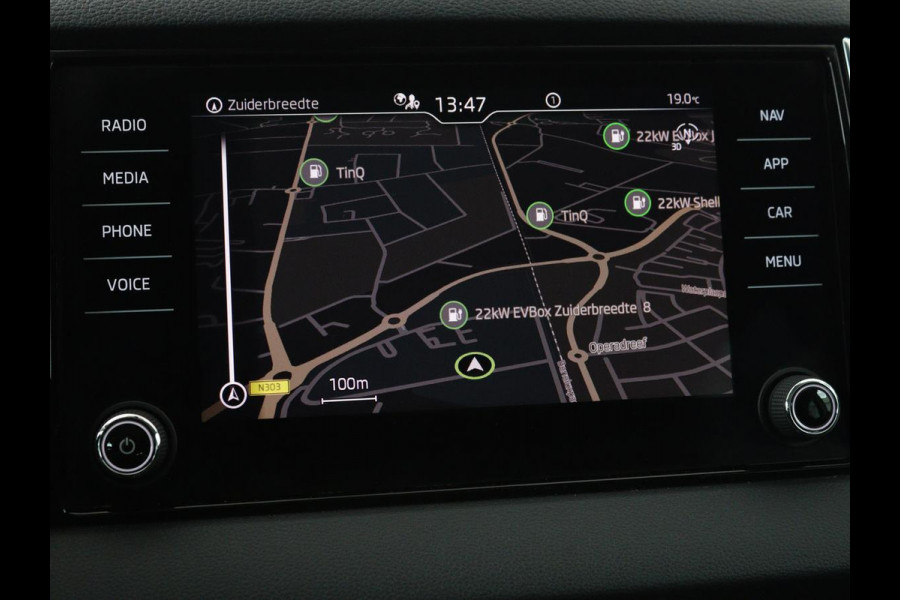 Škoda Karoq 1.0 TSI Business Edition | Panoramadak | Stoelverwarming | Trekhaak | Carplay | Navigatie | Climate control | Parkeerhulp | Cruise control