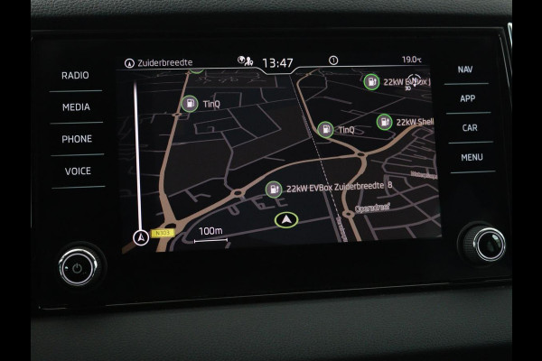Škoda Karoq 1.0 TSI Business Edition | Panoramadak | Stoelverwarming | Trekhaak | Carplay | Navigatie | Climate control | Parkeerhulp | Cruise control