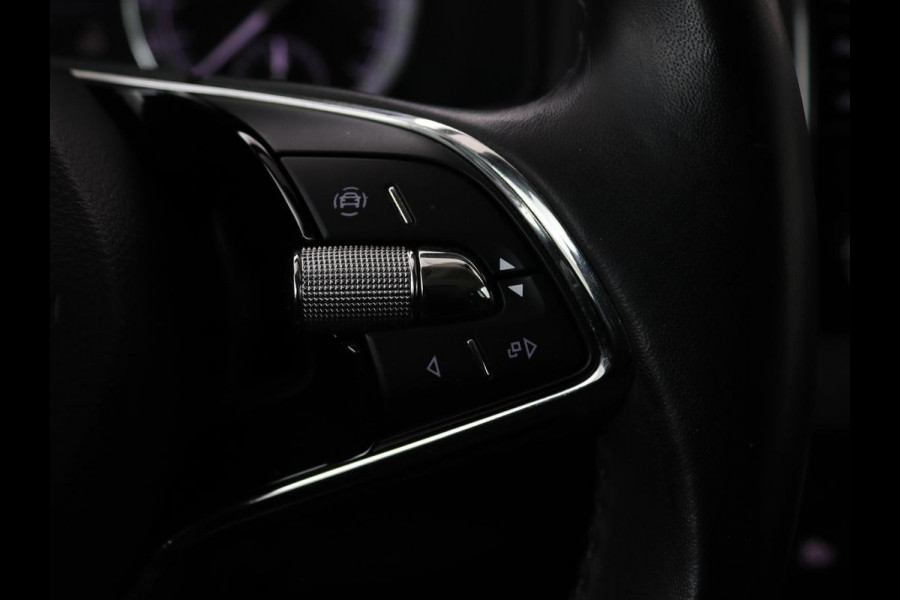Škoda Karoq 1.0 TSI Business Edition | Panoramadak | Stoelverwarming | Trekhaak | Carplay | Navigatie | Climate control | Parkeerhulp | Cruise control