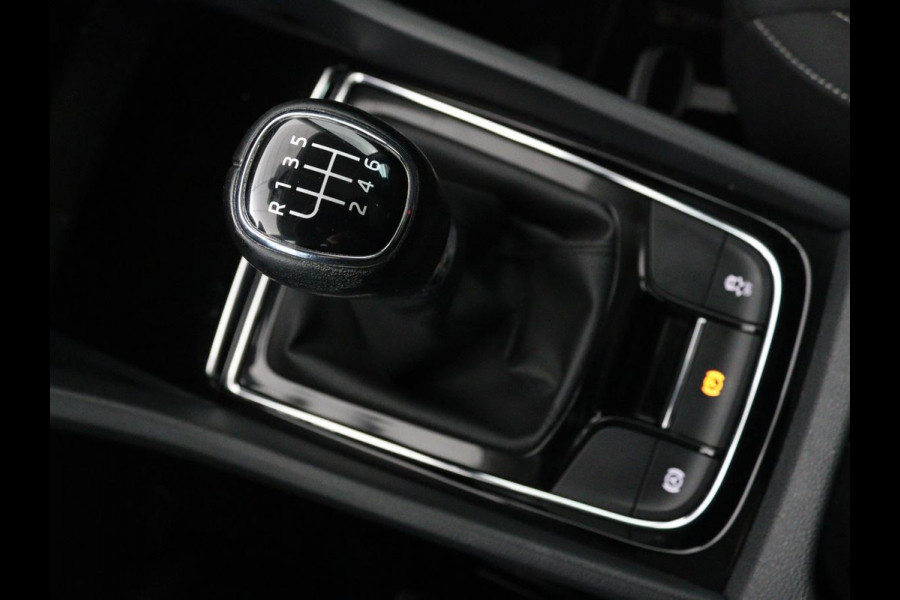 Škoda Karoq 1.0 TSI Business Edition | Panoramadak | Stoelverwarming | Trekhaak | Carplay | Navigatie | Climate control | Parkeerhulp | Cruise control