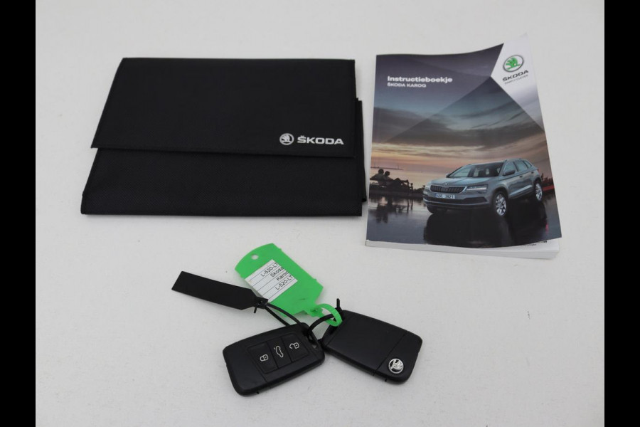 Škoda Karoq 1.0 TSI Business Edition | Panoramadak | Stoelverwarming | Trekhaak | Carplay | Navigatie | Climate control | Parkeerhulp | Cruise control
