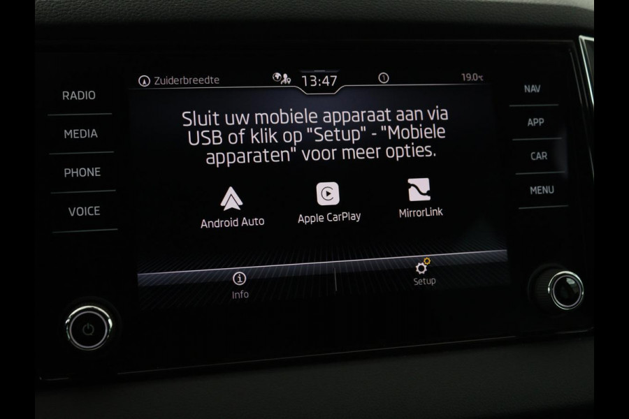 Škoda Karoq 1.0 TSI Business Edition | Panoramadak | Stoelverwarming | Trekhaak | Carplay | Navigatie | Climate control | Parkeerhulp | Cruise control