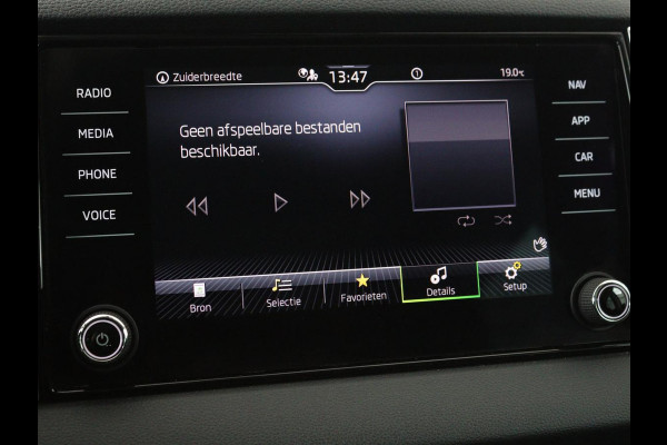 Škoda Karoq 1.0 TSI Business Edition | Panoramadak | Stoelverwarming | Trekhaak | Carplay | Navigatie | Climate control | Parkeerhulp | Cruise control